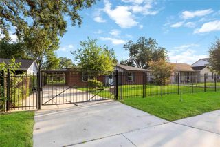 5039 Briscoe Street, Houston, TX 77033