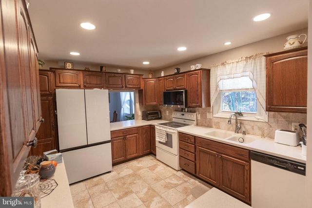 592 MELISSA LN, State College, PA 16803