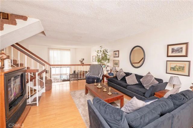 1925 E Huntington Drive E, Duarte, CA 91010