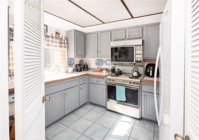 1925 E Huntington Drive E, Duarte, CA 91010