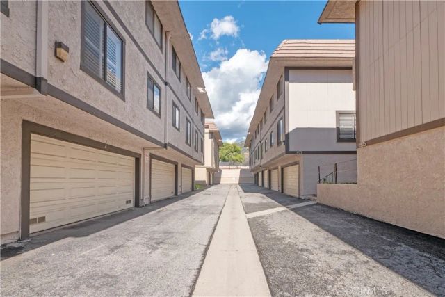 1925 E Huntington Drive E, Duarte, CA 91010