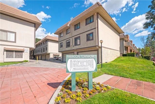 1925 E Huntington Drive E, Duarte, CA 91010