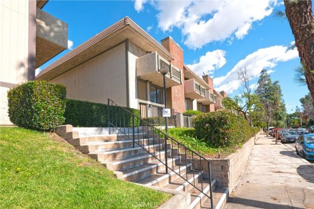 1925 E Huntington Drive E, Duarte, CA 91010