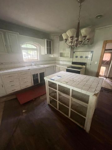 421 North Phelps Street, Mansfield, MO 65704