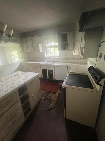 421 North Phelps Street, Mansfield, MO 65704