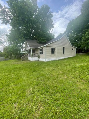 421 North Phelps Street, Mansfield, MO 65704