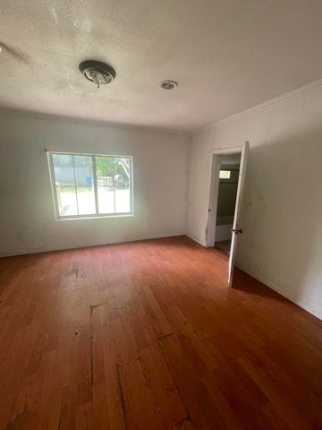421 North Phelps Street, Mansfield, MO 65704