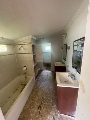 421 North Phelps Street, Mansfield, MO 65704
