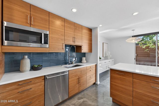 1623 E MARYLAND Avenue, Phoenix, AZ 85016