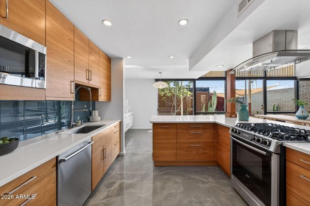 1623 E MARYLAND Avenue, Phoenix, AZ 85016