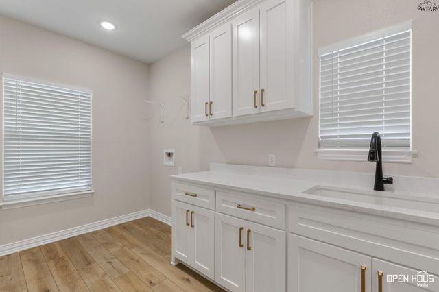 304 MARINERS WAY, Wichita Falls, TX 76308