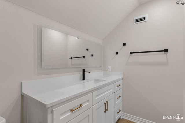 304 MARINERS WAY, Wichita Falls, TX 76308