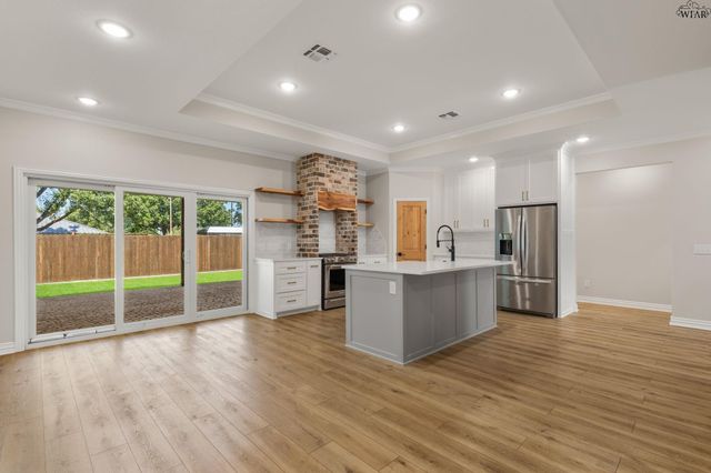 304 MARINERS WAY, Wichita Falls, TX 76308