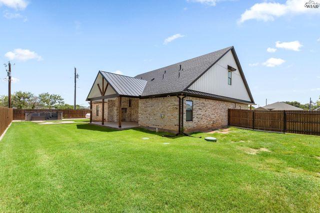 304 MARINERS WAY, Wichita Falls, TX 76308