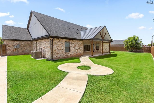 304 MARINERS WAY, Wichita Falls, TX 76308