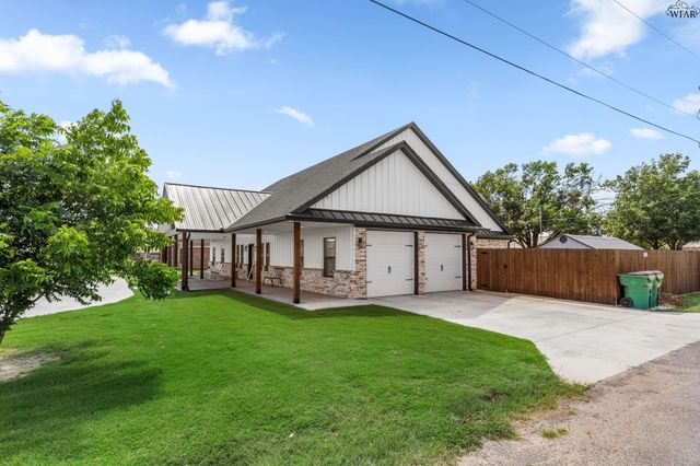 304 MARINERS WAY, Wichita Falls, TX 76308