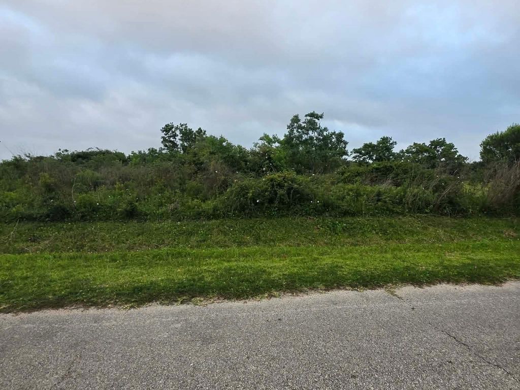 1331 Bahama Lane, Port Bolivar, TX 77650
