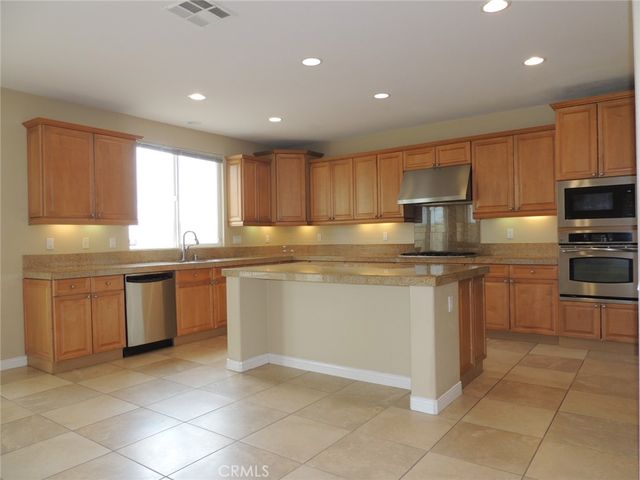 7 Plaza Valenza, Lake Elsinore, CA 92532