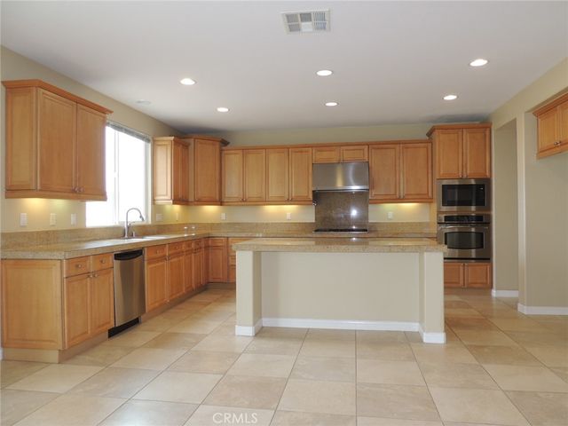 7 Plaza Valenza, Lake Elsinore, CA 92532
