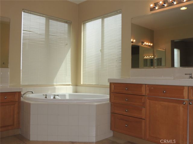 7 Plaza Valenza, Lake Elsinore, CA 92532