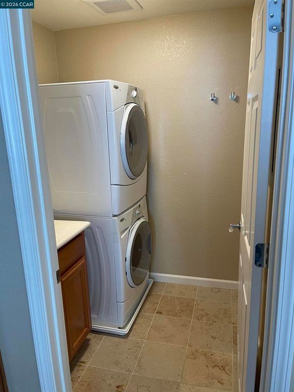 Image 3 of property listing at 173 Heligan Ln 2, Livermore, CA 94551