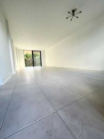 890 N Federal Highway 405, Lantana, FL 33462