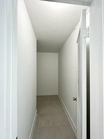 890 N Federal Highway 405, Lantana, FL 33462