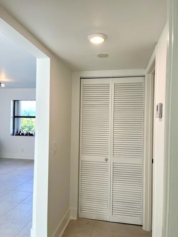 890 N Federal Highway 405, Lantana, FL 33462