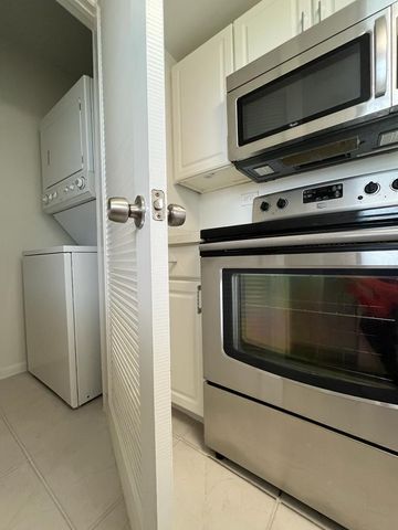 890 N Federal Highway 405, Lantana, FL 33462