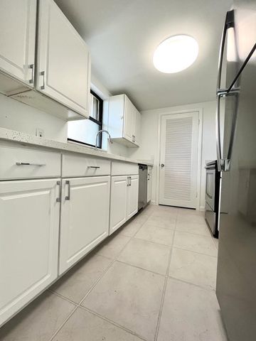 890 N Federal Highway 405, Lantana, FL 33462