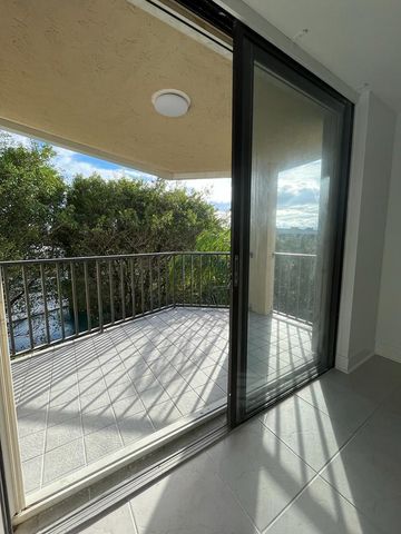 890 N Federal Highway 405, Lantana, FL 33462