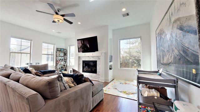 5422 Darling Street C, Houston, TX 77007