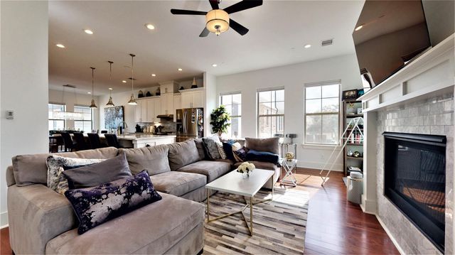 5422 Darling Street C, Houston, TX 77007