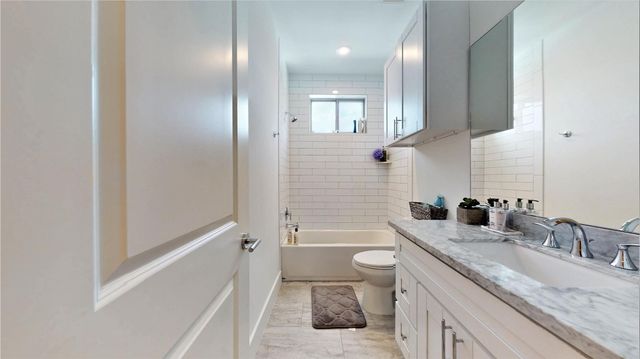 5422 Darling Street C, Houston, TX 77007