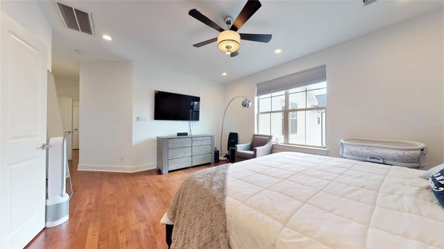 5422 Darling Street C, Houston, TX 77007