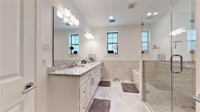 5422 Darling Street C, Houston, TX 77007
