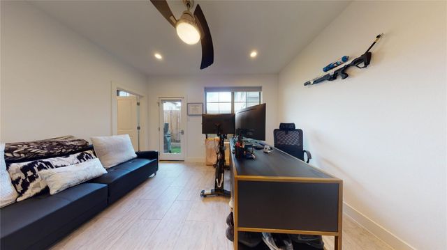 5422 Darling Street C, Houston, TX 77007