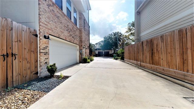 5422 Darling Street C, Houston, TX 77007