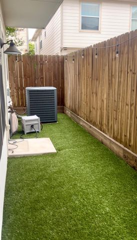 5422 Darling Street C, Houston, TX 77007