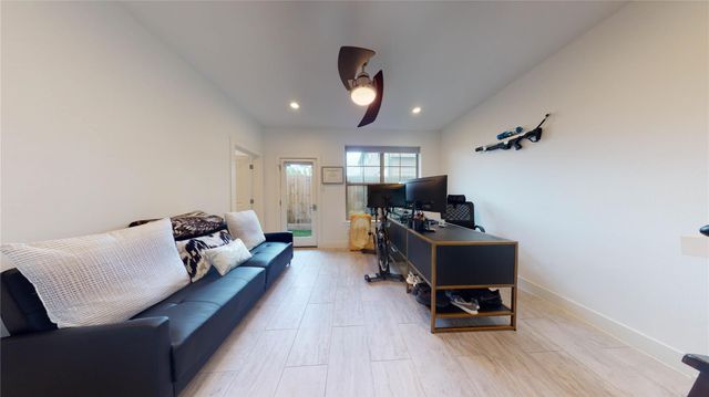 5422 Darling Street C, Houston, TX 77007