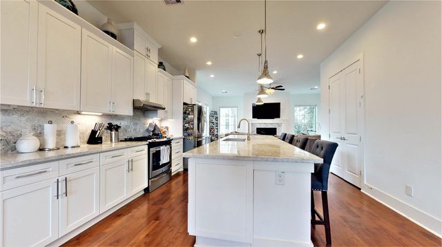 5422 Darling Street C, Houston, TX 77007