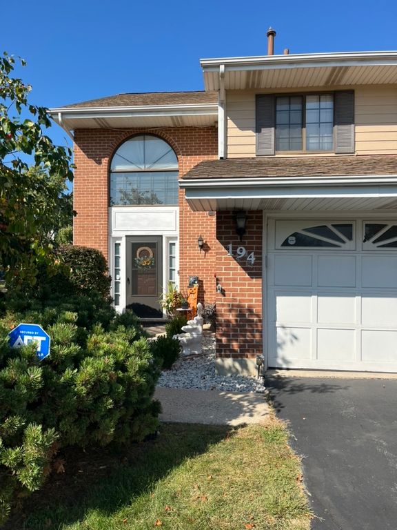 Image 1 of property listing at 194 N Clare Court, Wood Dale, IL 60191