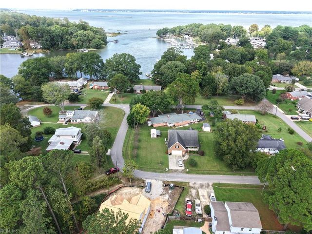 205 Basta DR, Yorktown, VA 23692