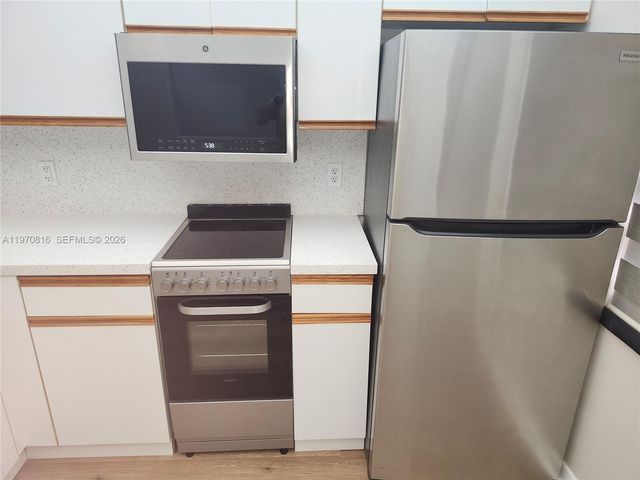 12501 SW 14th St 311R, Pembroke Pines, FL 33027