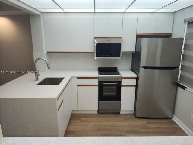 12501 SW 14th St 311R, Pembroke Pines, FL 33027