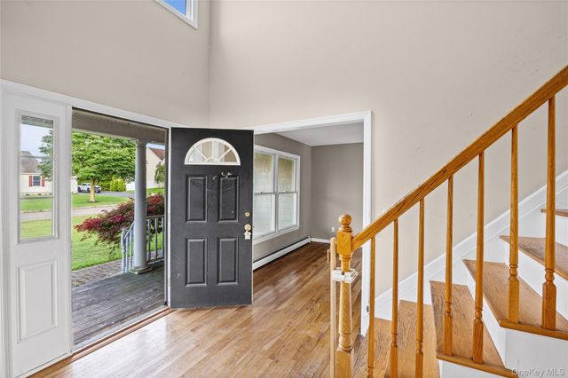 63 Nicholas Way, Baiting Hollow, NY 11933