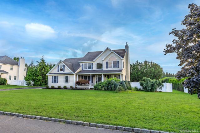 63 Nicholas Way, Baiting Hollow, NY 11933