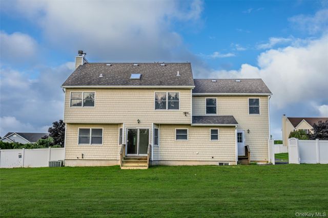 63 Nicholas Way, Baiting Hollow, NY 11933