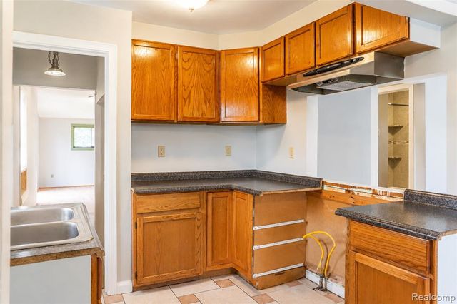 4855 Hatchery Road, Waterford, MI 48329