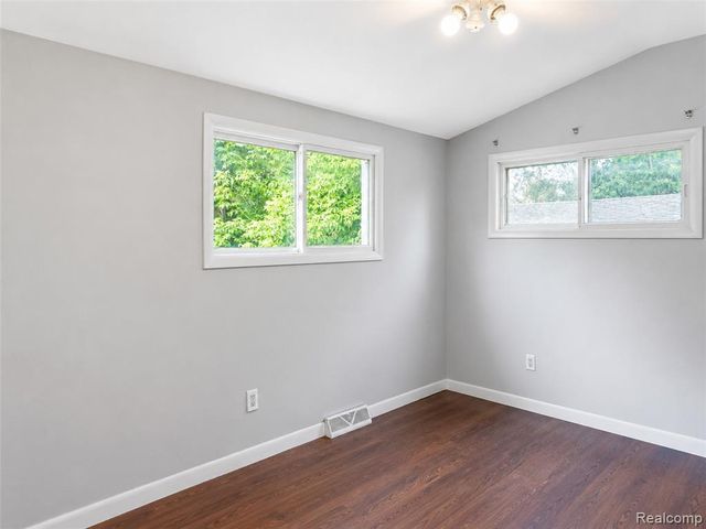 4855 Hatchery Road, Waterford, MI 48329